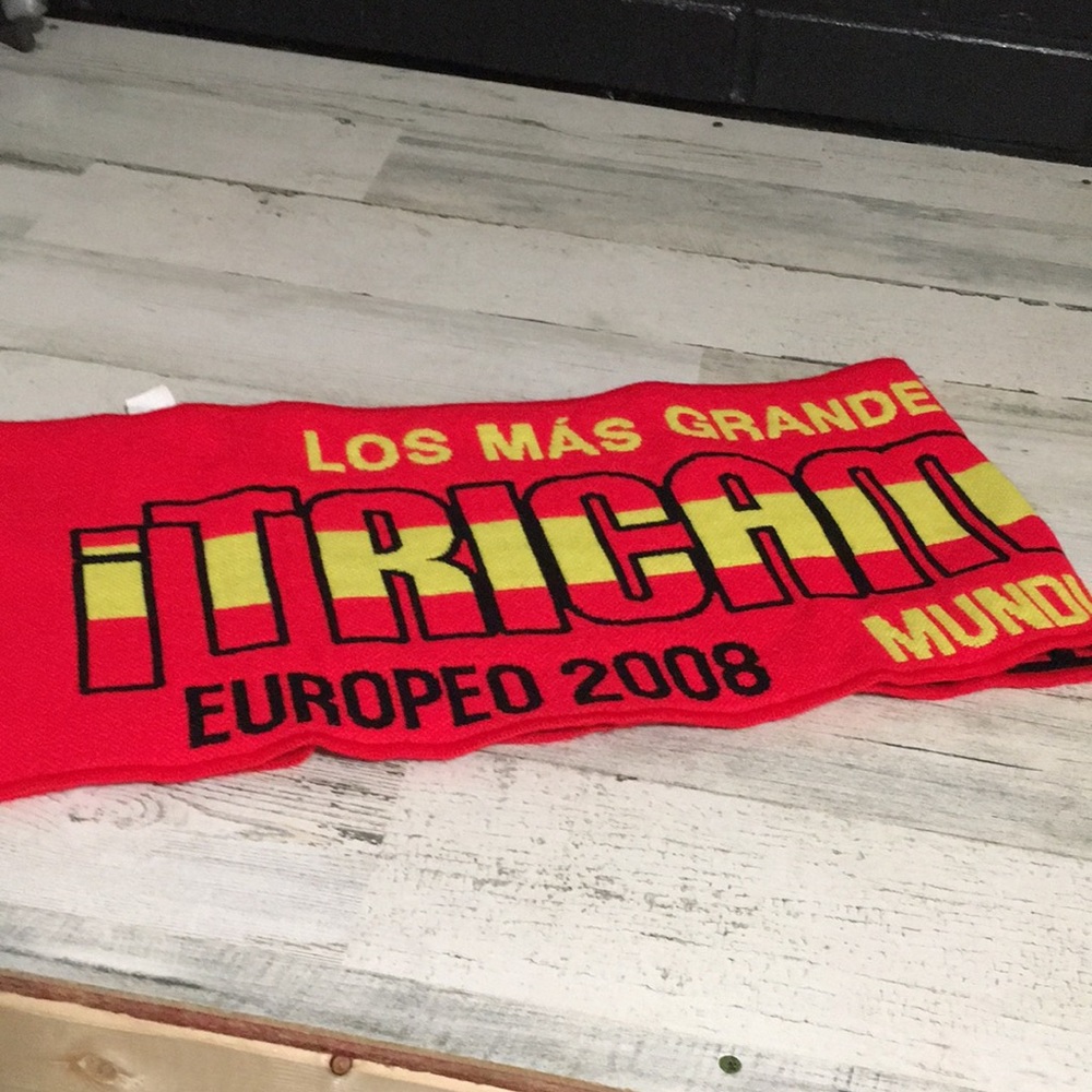 Spanish red yellow black three times championship scarf with tassels